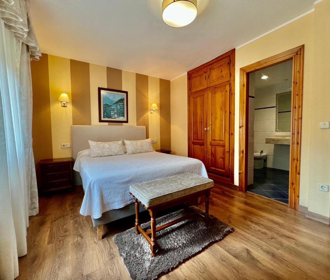 Hotel La Rivera Arenas De Cabrales Kültér fotó