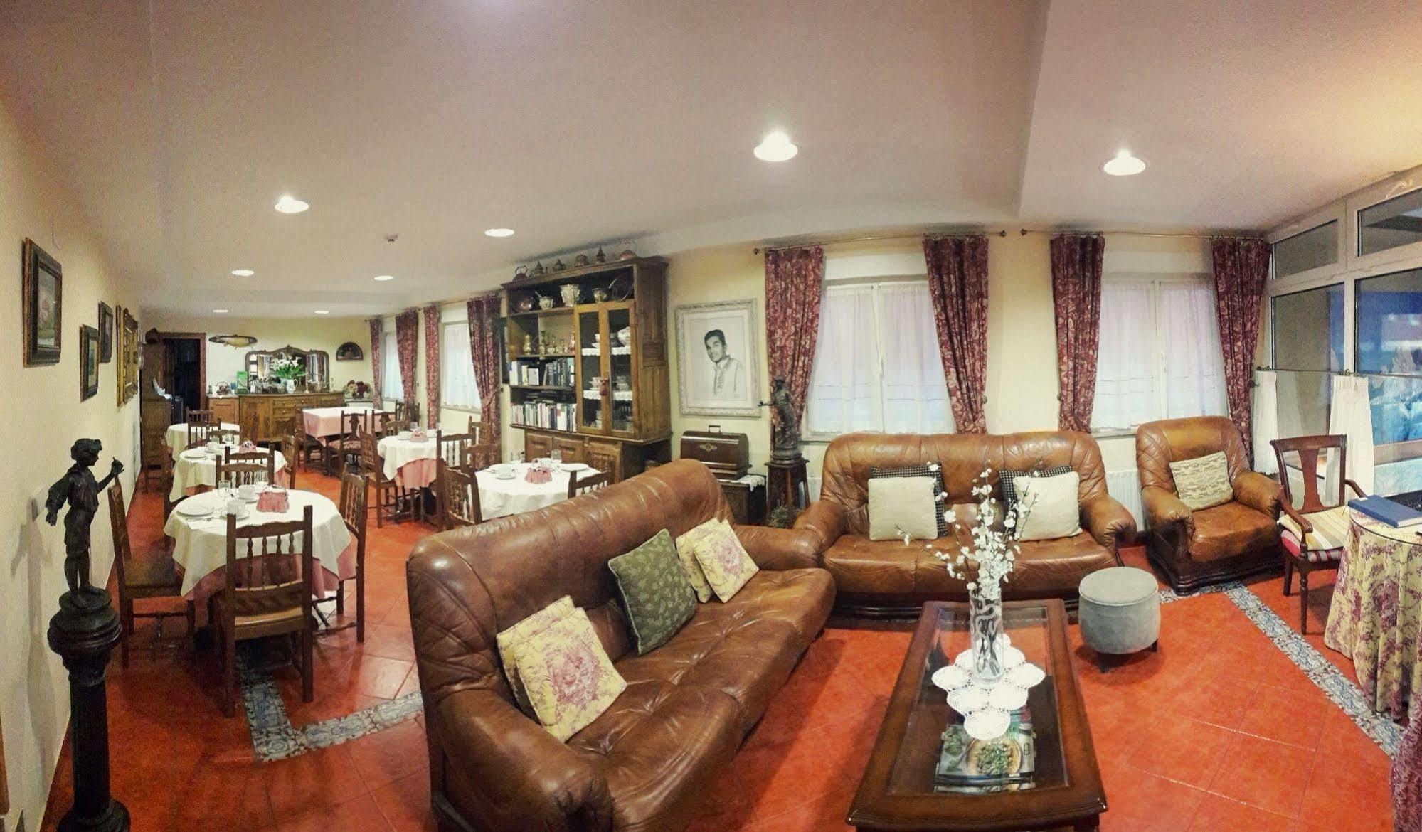 Hotel La Rivera Arenas De Cabrales Kültér fotó