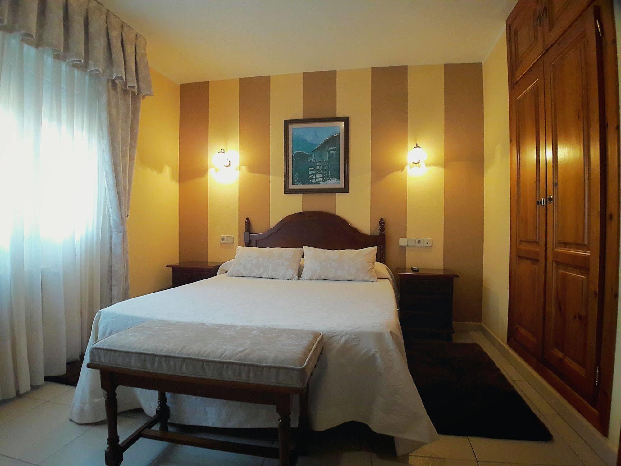 Hotel La Rivera Arenas De Cabrales Kültér fotó