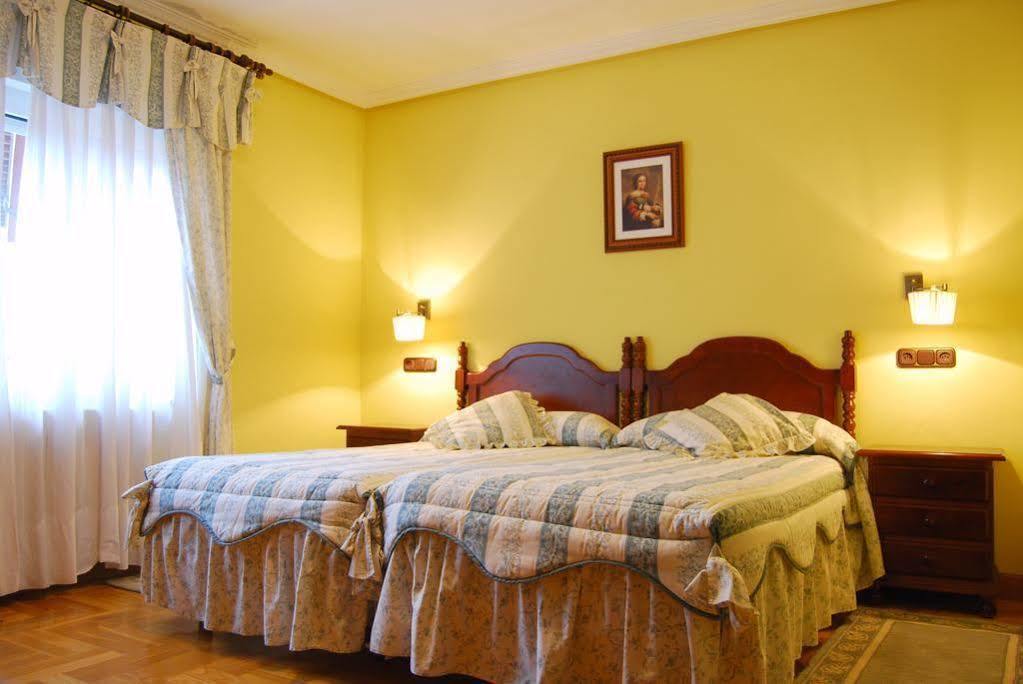 Hotel La Rivera Arenas De Cabrales Kültér fotó