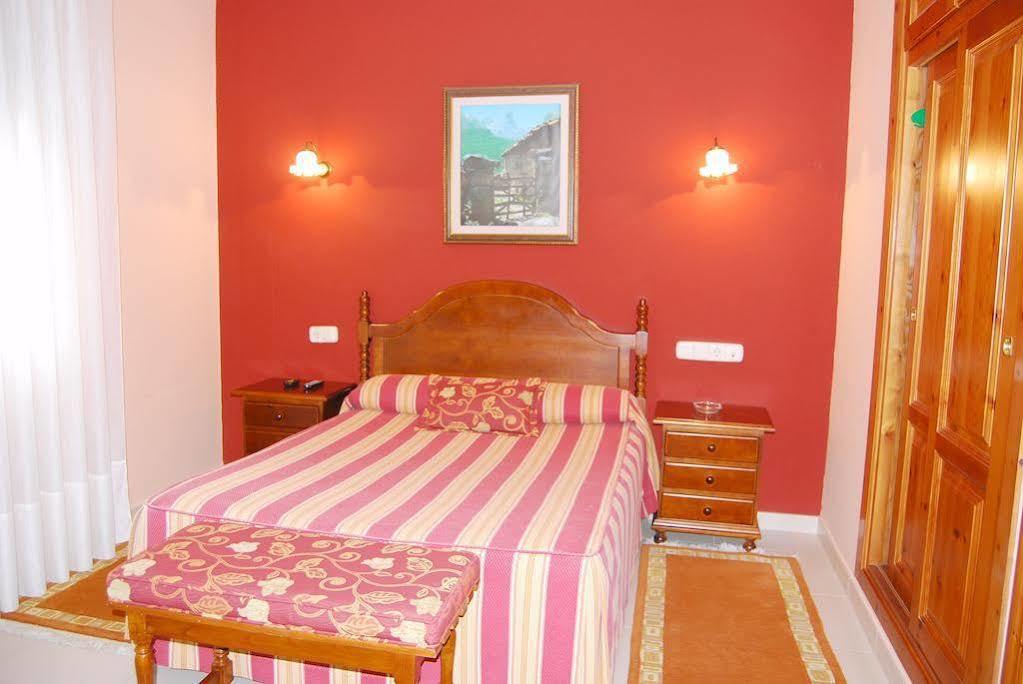 Hotel La Rivera Arenas De Cabrales Kültér fotó